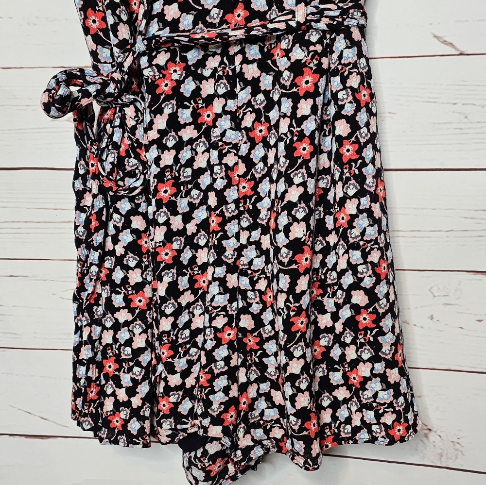 Guess Floral V-Neck Tie Waist Romper - Picture 4 of 11